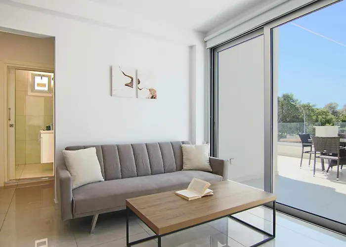 Апартаменты Phaedrus Living Пафос