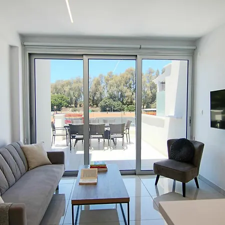 Phaedrus Living * פאפוס